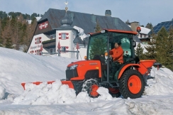 Kubota B2261-zimný set (radlica,rozmetadlo)