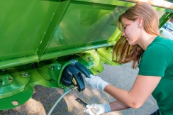 Agritechnica 2015 - Blesková výměna nožů žacího stroje pomocí nástroje Quick Change Tool