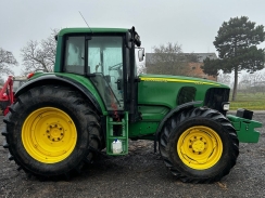 John Deere 6820