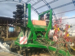 Secí stroj John Deere 750A