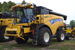New Holland CX8070SL + Biso VX750 CropRanger Trendline Light