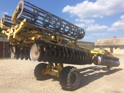 Těžký diskový podmítač - BISO FieldBoss 6000