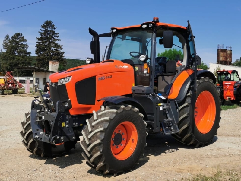 Predvádzanie traktoru KUBOTA M6142