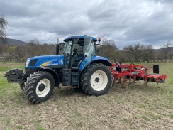 Traktor New Holland T6070 RC a kyprič Kverneland Enduro Pro 3000 v modernom poľnohospodárstve