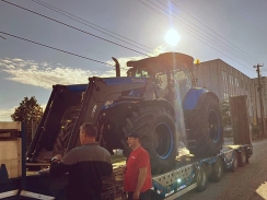 Odovzdali sme New Holland T7.230 AC s čelným nakladačom zákazníkovi