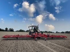 Novinka - prútové brány Kverneland Arcadia