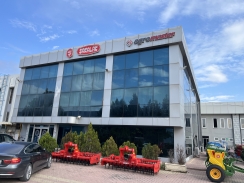 Výroba secích strojů SAKALAK v Konyi