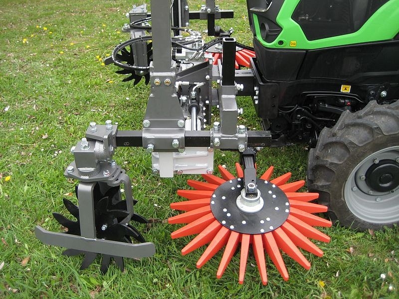 Jak omezit herbicidy a zvládnout příkmenný pás mechanicky ve vinici i sadu