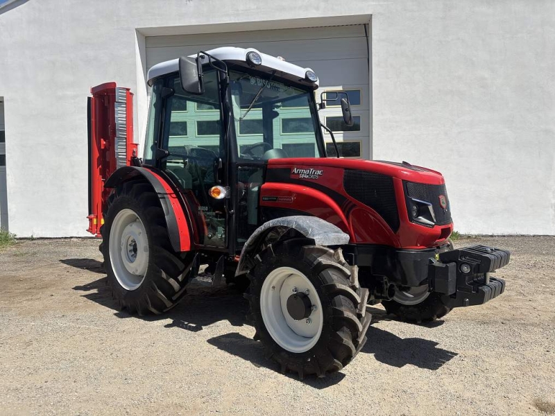 Traktor MAHINDRA ARMATRAC 584e předán zákazníkovi